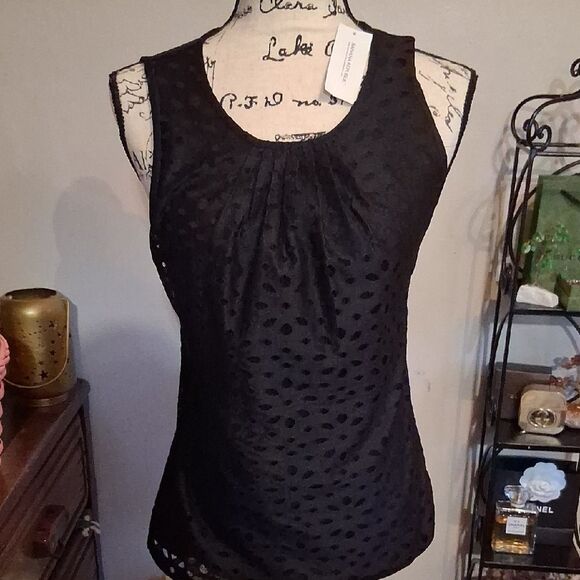 NWT Banana Republic Black Eyelet Sleeveless Top Size XS - Picture 1 of 13